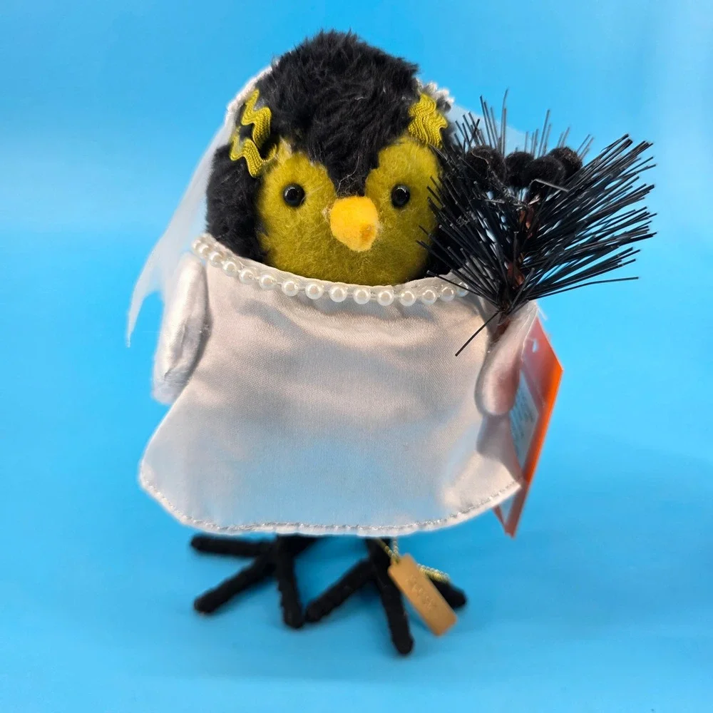 Hyde & EEK 2023 Halloween Birds Freda Bride‎ and 2024 Glitters Skeleton